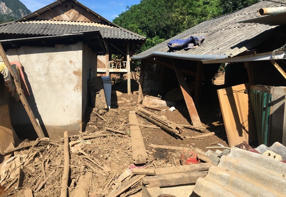 “Mất hết rồi, nhà cũng không còn để về nữa” - 14 Hoang tàn sau lũ