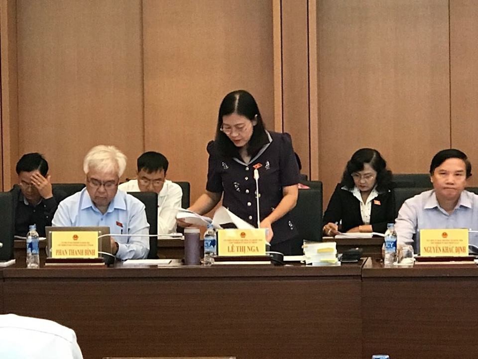Quốc hội muốn sỹ quan quân đội, công an cũng phải kê khai tài sản - 1 Chủ nhiệm UB Tư pháp Lê Thị Nga trình bày báo cáo chỉnh lý dự thảo luật của UB Thường vụ Quốc hội