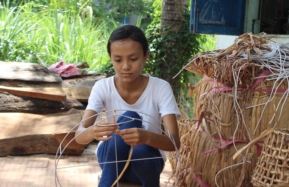 Cha mất vì ung thư, mẹ mắc bệnh tim nặng, 3 con sống trong khốn khó - 7
Cháu Thắm có 8 năm liền là học sinh giỏi mong ước được tiếp tục đến trường