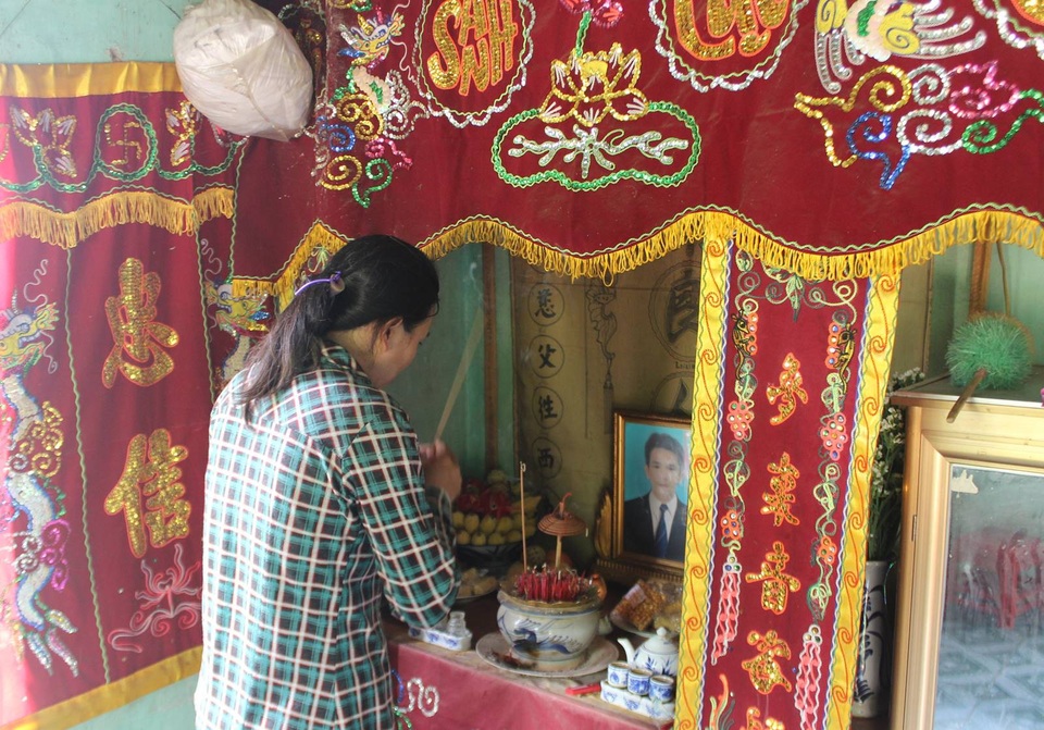 Cha mất vì ung thư, mẹ mắc bệnh tim nặng, 3 con sống trong khốn khó - 2 Anh Tâm mất hơn 1 năm vì căn bệnh ung thư dạ dày để lại 3 con thơ