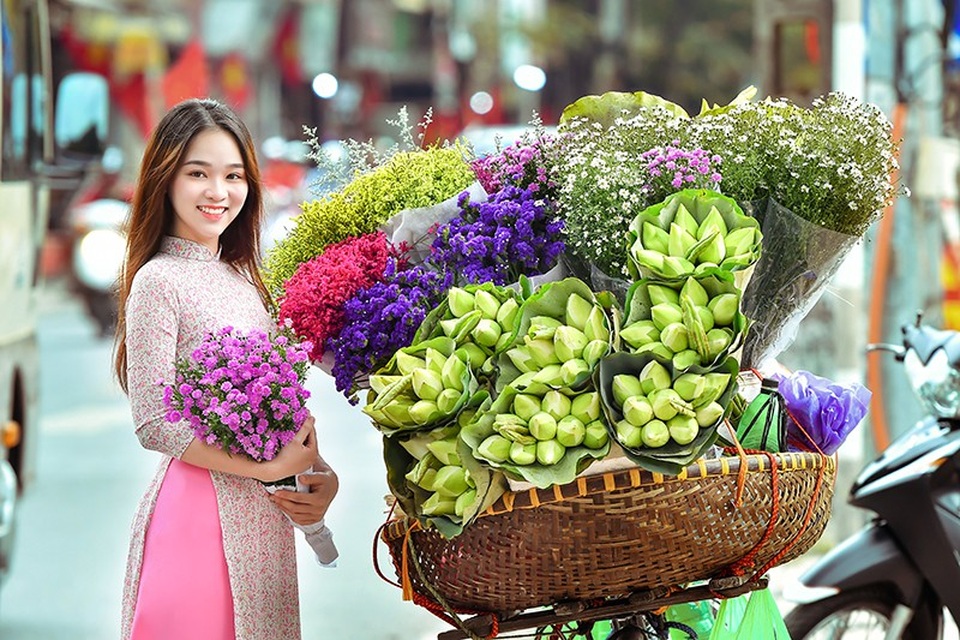 Hoa thu Hà Nội khoe sắc cùng thiếu nữ tuổi 18 - 7 Hoa thu Hà Nội khoe sắc cùng thiếu nữ tuổi 18 - 7