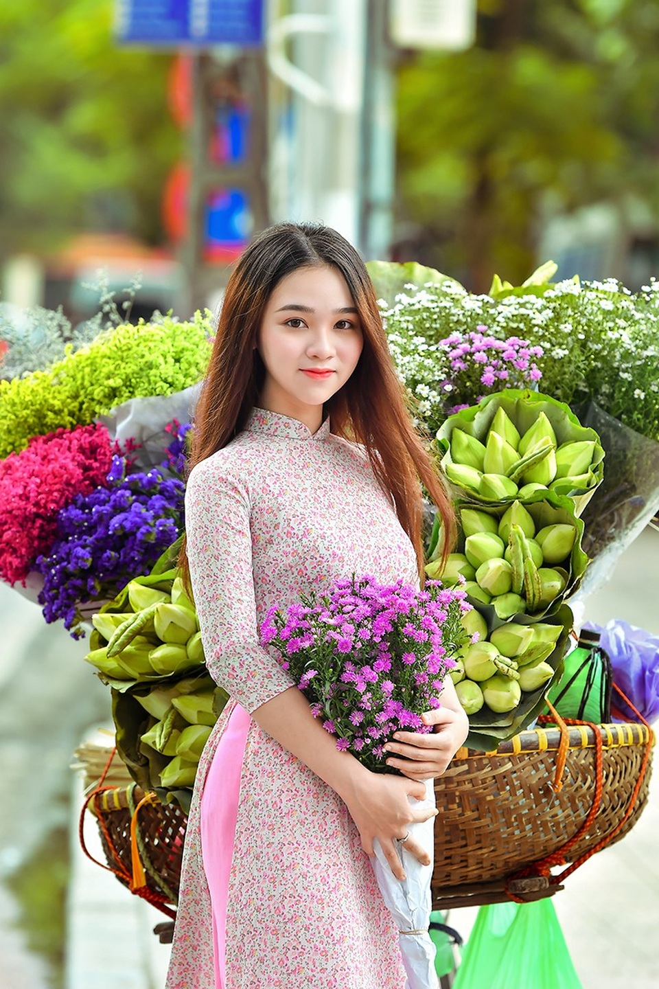 Hoa thu Hà Nội khoe sắc cùng thiếu nữ tuổi 18 - 1
Nguyễn Ngọc Anh (học sinh THPT Nguyễn Bỉnh Khiêm, Hà Nội) là mẫu ảnh được yêu thích.
