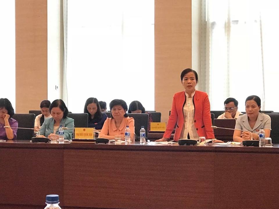 Đại biểu Quốc hội trình đơn tố cáo thanh tra “vòi” tiền doanh nghiệp - 1 Đại biểu Nguyễn Thị Kim Thuý: Dự thảo luật phòng chống tham nhũng (sửa đổi) còn thiếu gì đó để ngăn chặn việc chính lực lượng phòng chống tham nhũng lại đi tham nhũng.