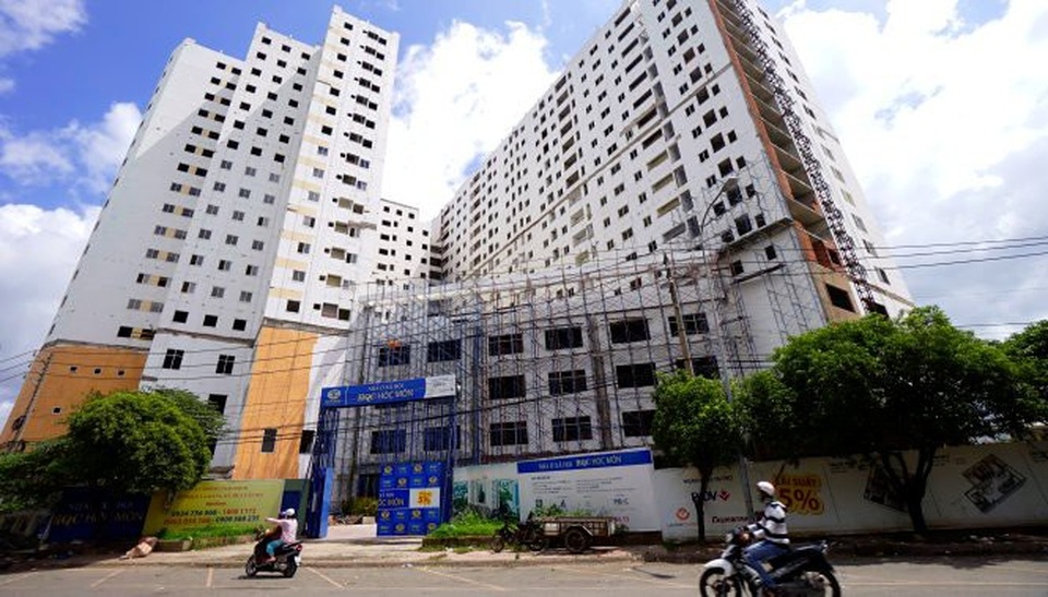 Muốn làm nhà giá rẻ thì cần “thông thoáng” về thủ tục và vốn - 1 Muốn phát triển mạnh các dự án nhà ở xã hội cho người dân nghèo thì cần có những thủ tục hành chính “thông thoáng” và ưu tiên vốn cho các dự án này.
