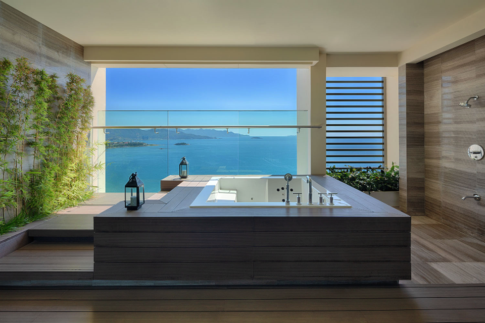 The Costa Nha Trang hướng tới sự tối ưu hoá mọi trang thiết bị nhưng lại tiện nghi hơn, sang trọng hơn. Các thiết bị nội thất cao cấp, vuông thành sắc cạnh, không cầu kỳ đến từ các thương hiệu đình đám thế giới, phục vụ tối đa cho nhu cầu sống của cư dân.