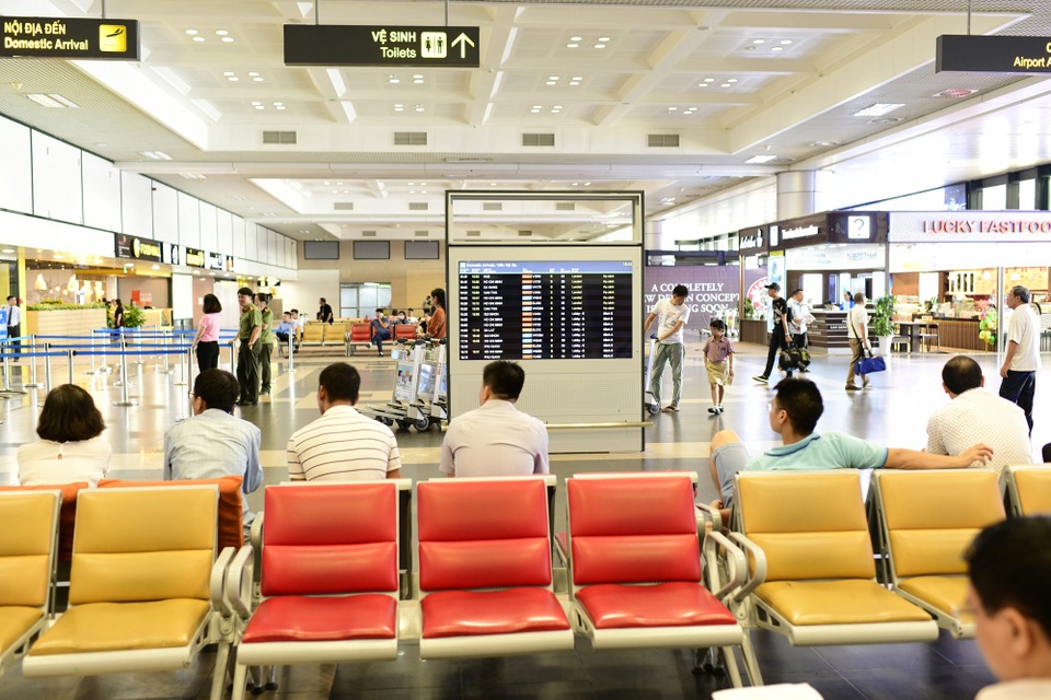 Hình ảnh khác lạ tại ga quốc nội sân bay Nội Bài - 3 Toàn bộ ghế được thay mới, biển báo được lắp đặt thêm để thông tin về chuyến bay