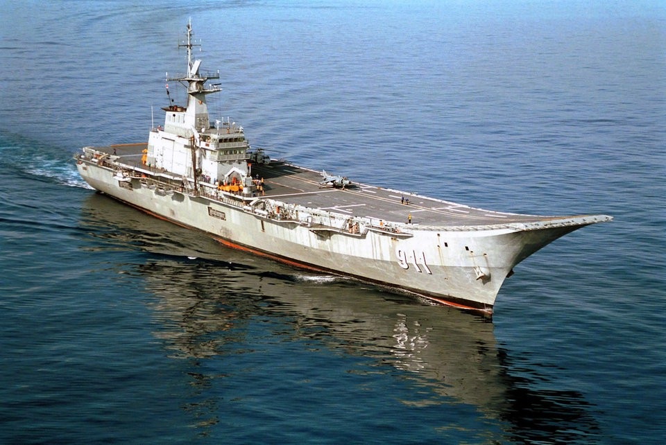 7 tàu sân bay mắc nhiều lỗi nhất thế giới - 3 Tàu sân bay Chakri Naruebet của Thái Lan (Ảnh: US Navy)
