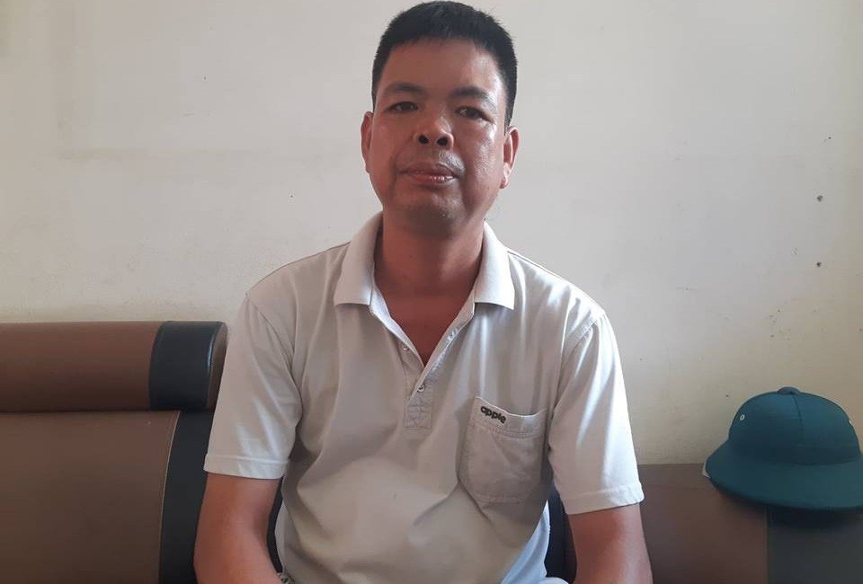 “Đến giáo viên cũng từng chui túi nilon để vượt lũ”! - 3
Thầy Nguyễn Minh Quý- giáo viên cắm bản tại Huổi Hạ, xã Na Sang, Mường Chà, Điện Biên xác nhận, việc học sinh chui qua túi là có thật.