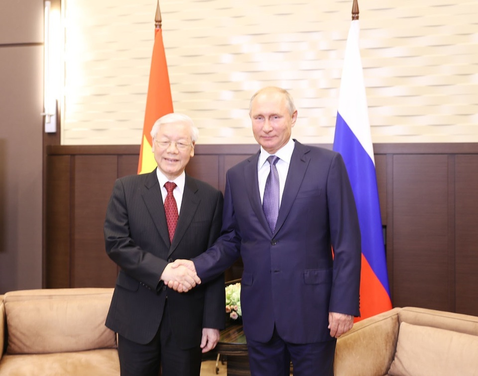 Tổng Bí thư Nguyễn Phú Trọng hội đàm với Tổng thống Nga Vladimir Putin - 1
Tổng thống Nga Vladimir Putin đón Tổng Bí thư Nguyễn Phú Trọng