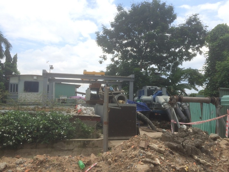 "Bế tắc" vụ chống ngập bằng máy bơm siêu khủng - 3 Các máy bơm tăng cường được lắp đặt bên cạnh hệ thống máy bơm siêu khủng