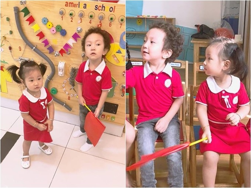 Trên trang cá nhân, bà xã Tuấn Hưng - Thu Hương cũng chia sẻ ảnh hai con diện đồng phục đến trường ngày khai giảng, cô viết: Hai anh em tớ đi khai giảng nè, chúc 2 em yêu của Mẹ có năm học mới thật vui vẻ nhé. Bố mẹ yêu các con nhiều lắm.