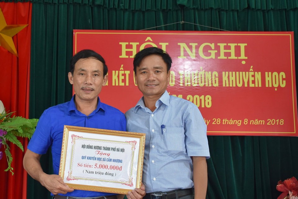 Con em xã ven biển góp hàng trăm triệu đồng giúp quê hương khuyến học, khuyến tài - 3 Con em xã ven biển góp hàng trăm triệu đồng giúp quê hương khuyến học, khuyến tài - 3