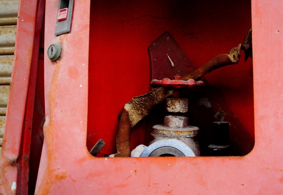 Hệ thống chữa cháy bị hư hỏng nặng.