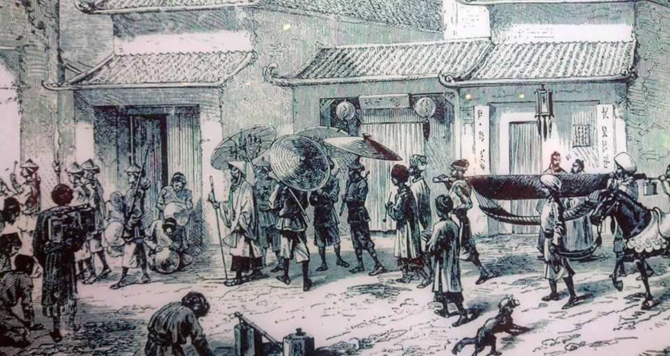 "Hoài niệm Hà Nội phố" qua ảnh tư liệu hiếm - 3
Hình ảnh miêu tả lại đoàn hộ tống của một vị quan trong khu phố cổ Hà Nội.