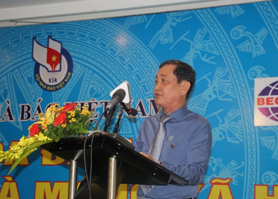 Nhà báo Nguyễn Bé - Phó chủ tịch Hội Nhà báo Việt Nam phát biểu tại buổi tọa đàm