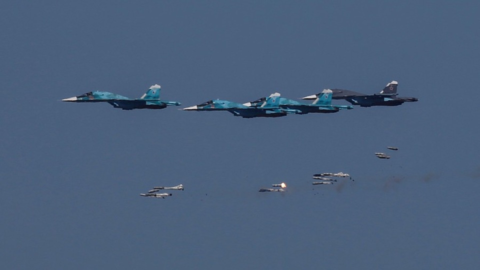 Trận chiến cuối cùng tại Idlib: “Cái gai cần nhổ bỏ” - 3 Các máy bay ném bom Su-34 Nga (Ảnh: RT)