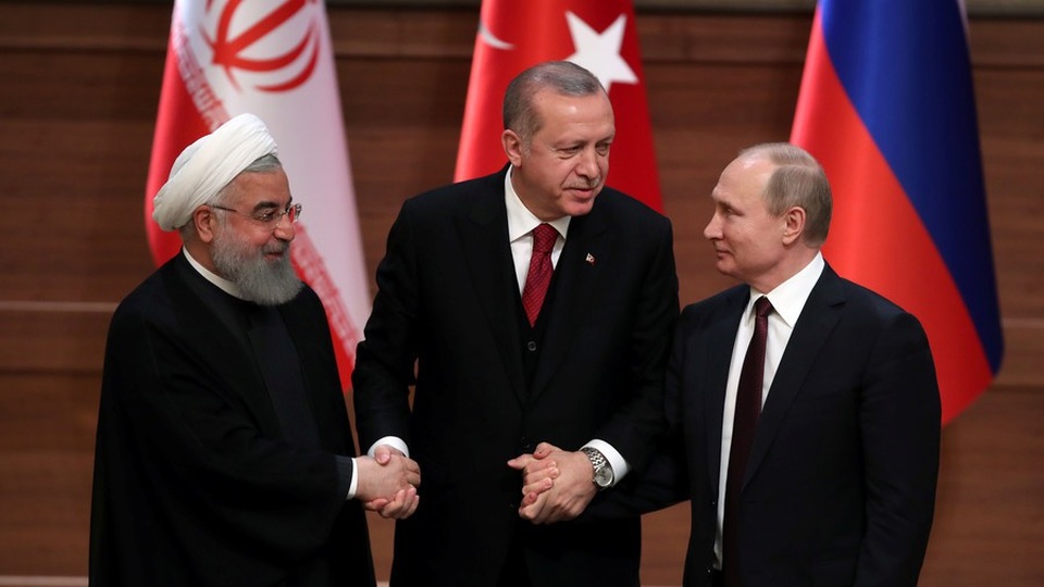 Tổng thống Putin tuyên bố quét sạch phiến quân ở Idlib - 1 Từ phải qua trái: Tổng thống Nga Putin, Tổng thống Thổ Nhĩ Kỳ Erdogan và Tổng thống Iran Rouhani (Ảnh: Reuters)