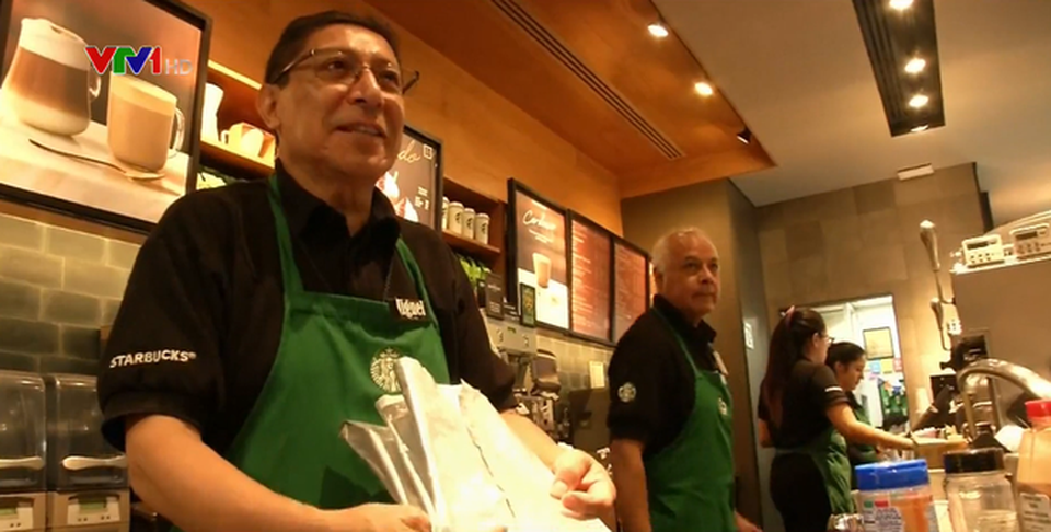 Quán Starbucks đầu tiên thuê nhân viên cao tuổi - 1 Quán Starbucks đầu tiên thuê nhân viên cao tuổi - 1