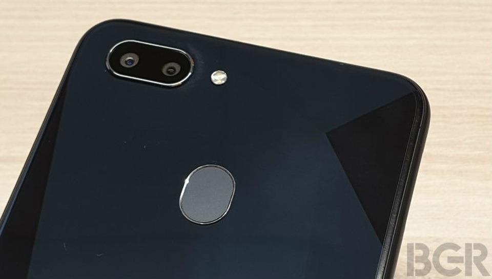 Trên tay điện thoại giá chỉ 3 triệu đồng có "cam kép", tai thỏ - 6 Trên tay điện thoại giá chỉ 3 triệu đồng có "cam kép", tai thỏ - 6