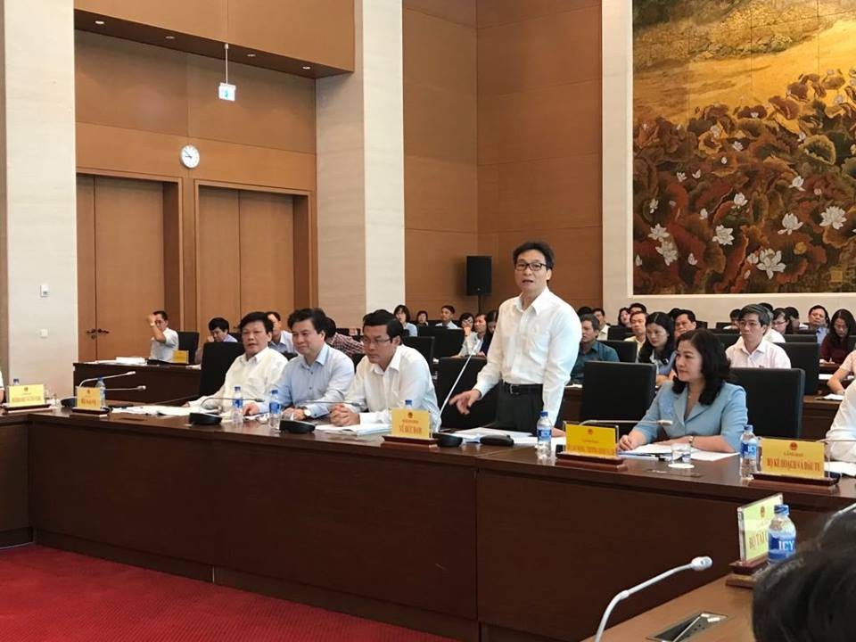 “Đại học Quốc gia, nghe thì hoành tráng nhưng…” - 1 Phó Thủ tướng Vũ Đức Đam cho biết, nhiều trường đại học đang bày tỏ tâm tư về bản dự thảo luật