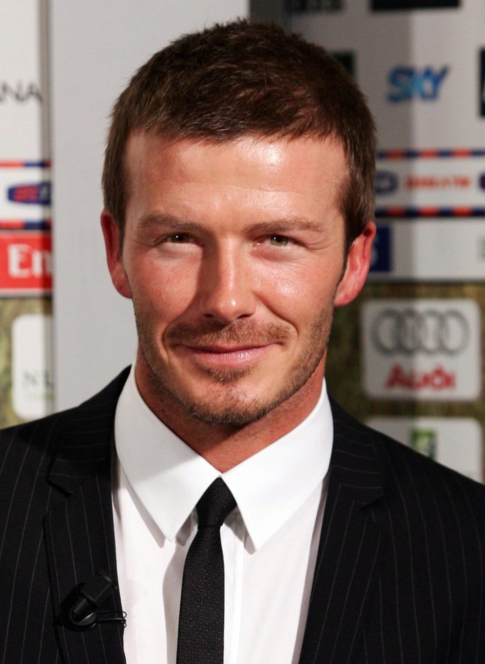 Hành trình thay đổi kiểu tóc của David Beckham - 15 2008: Trở lại “đằm tính” và chững chạc.