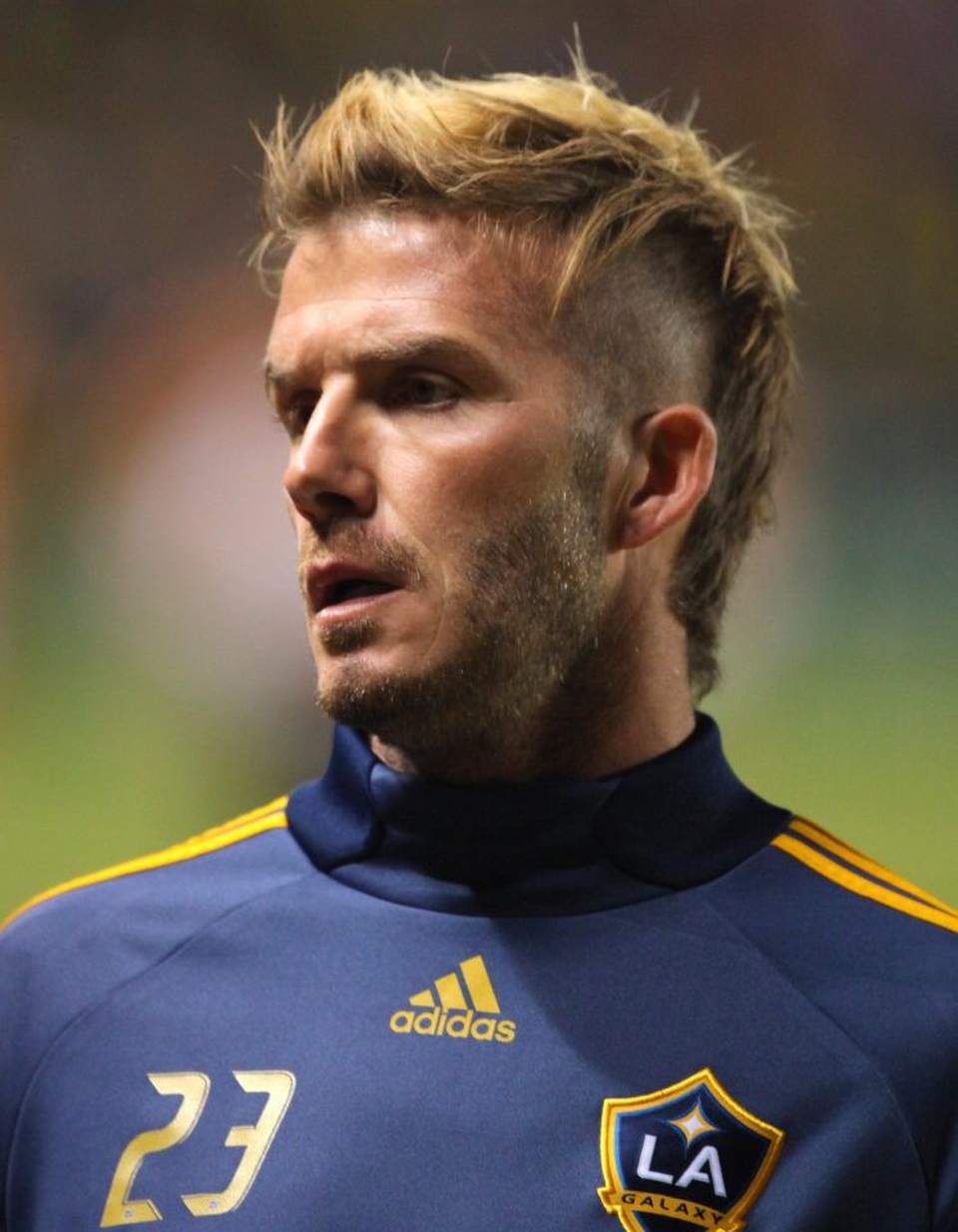 Hành trình thay đổi kiểu tóc của David Beckham - 18 Tiếp tục thay đổi với màu tóc sáng hơn, kiểu tóc “chất” hơn.