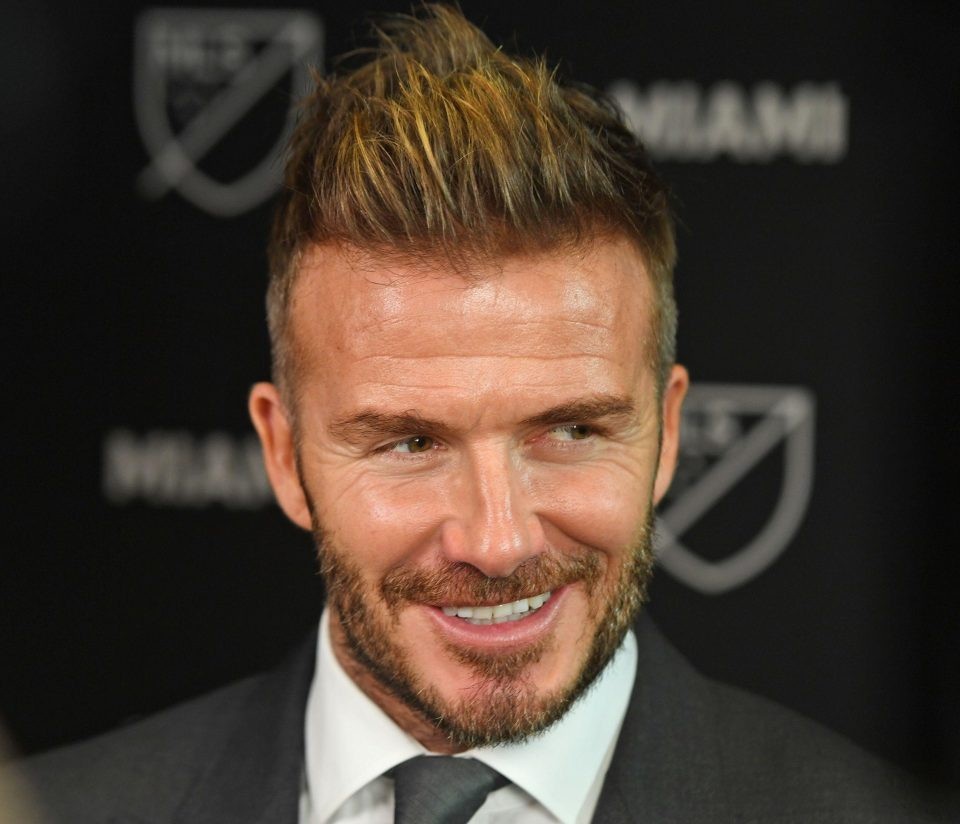 Hành trình thay đổi kiểu tóc của David Beckham - 22 2018: Tóc dựng vuốt keo khá trẻ trung.