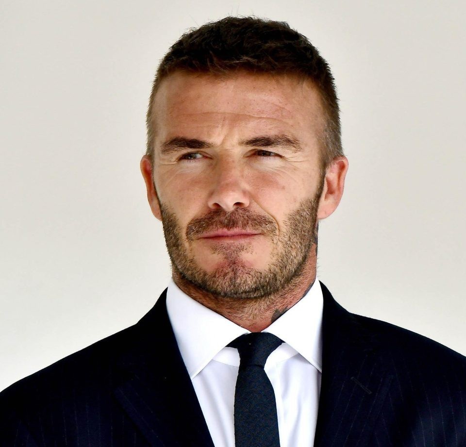 Hành trình thay đổi kiểu tóc của David Beckham - 23 Sau đó cắt ngắn.