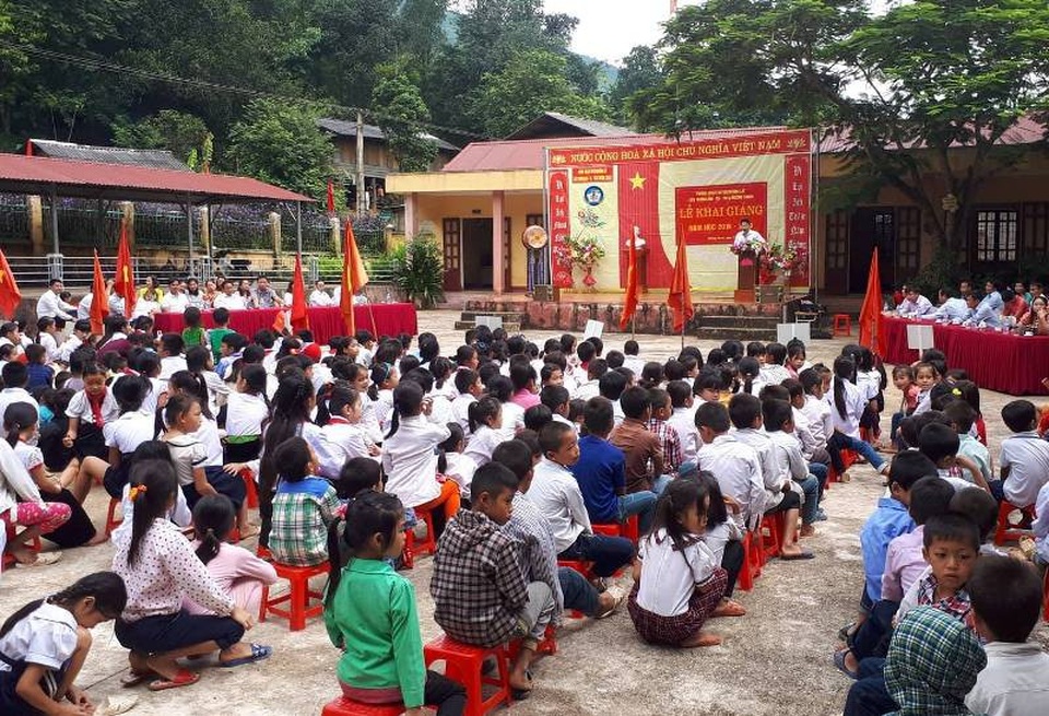 Khai giảng muộn nơi vùng tâm lũ - 9
Sau lũ, nhiều học sinh bị mất hết sách vở
