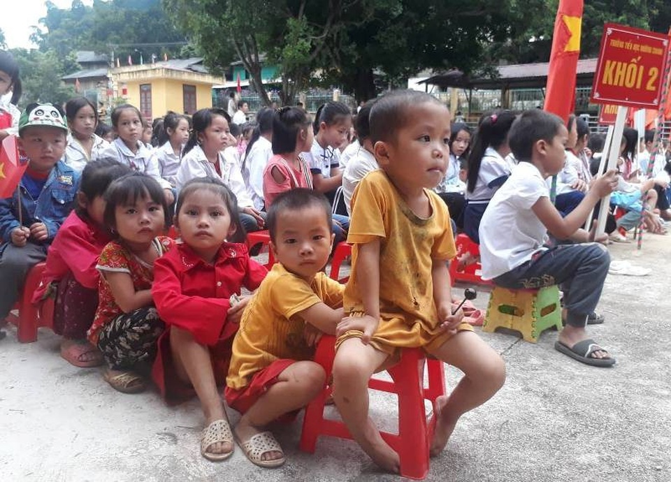 Khai giảng muộn nơi vùng tâm lũ - 7 Khai giảng muộn nơi vùng tâm lũ - 7