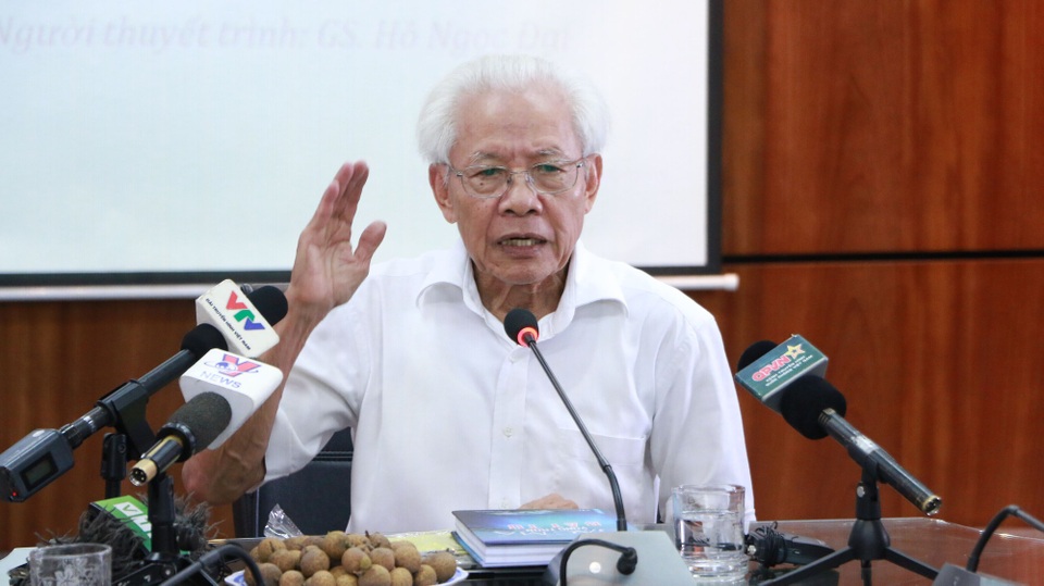 GS Hồ Ngọc Đại “đối thoại” về đổi mới trong giáo dục - 1 GS Hồ Ngọc Đại tại buổi đối thoại về đổi mới giáo dục. (Ảnh: Mỹ Hà)