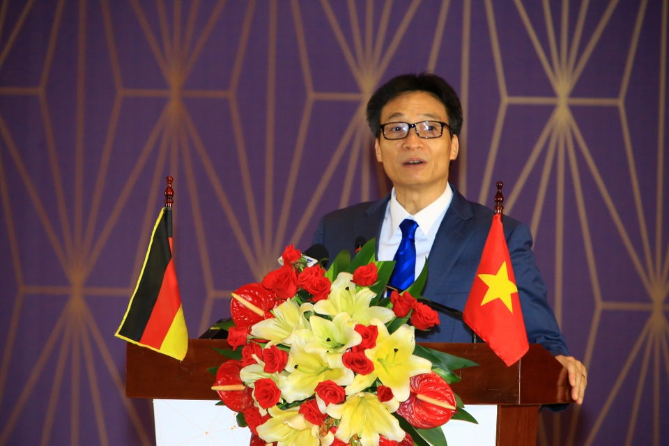 Phó Thủ tướng Vũ Đức Đam: Đổi mới giáo dục đào tạo có ý nghĩa quyết định tương lai của dân tộc - 1
Phó Thủ tướng Vũ Đức Đam phát biểu tại lễ kỉ niệm 10 thành lập trường ĐH Việt Đức. (Ảnh: X. Hiền)