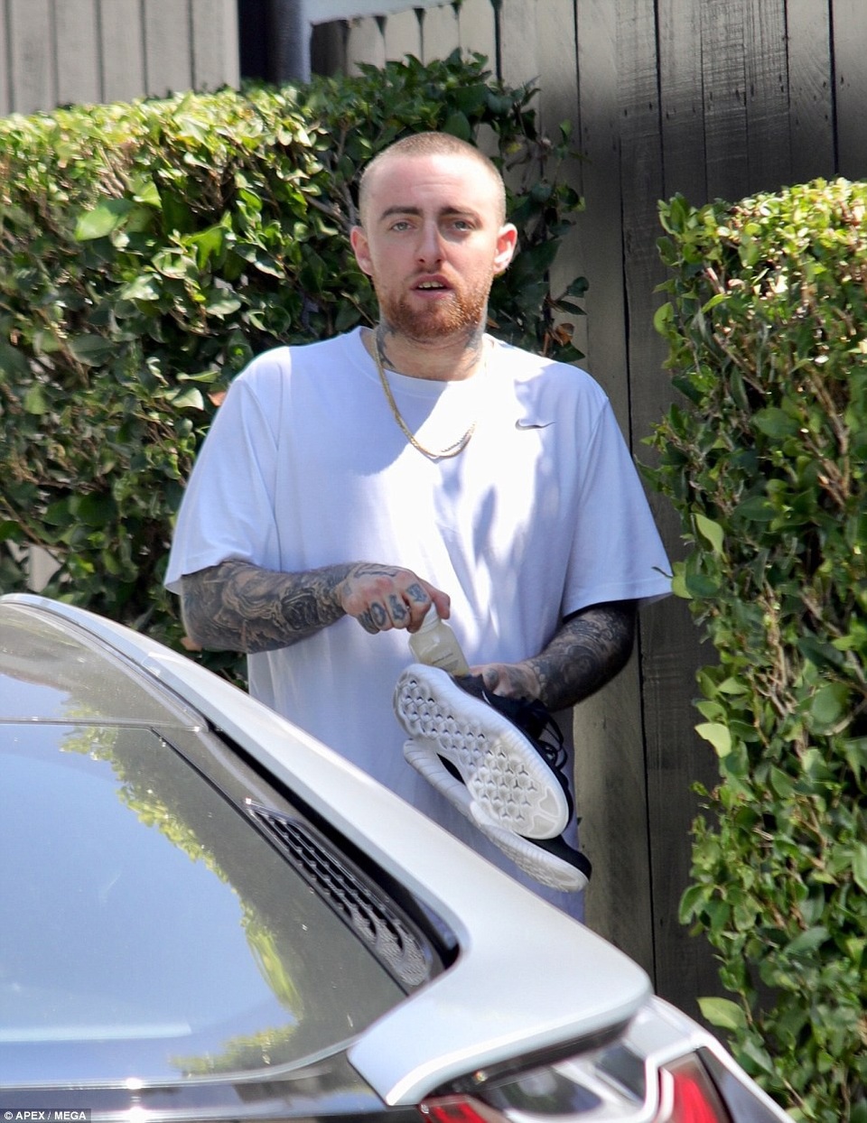Bạn trai cũ của Ariana Grande đột tử ở tuổi 26 vì sốc thuốc - 6
Mac Miller từng nghiện ma túy nặng và bị cảnh sát bắt vì gây tai nạn giao thông trong tình trạng say rượu cách đây vài tháng.