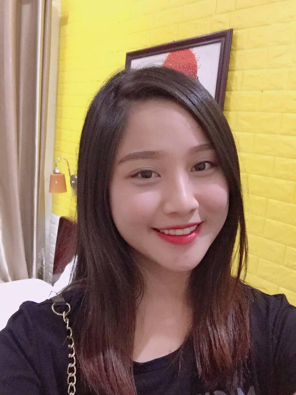 Thiếu nữ bên “bàn phát người yêu” khiến dân mạng rần rần tìm kiếm - 7 Trinh tâm sự thời điểm hiện tại 9x bị gầy 10kg so với 1 năm trước nên mục tiêu của Trinh là ăn thật béo để lấy lại số cân đã mất.