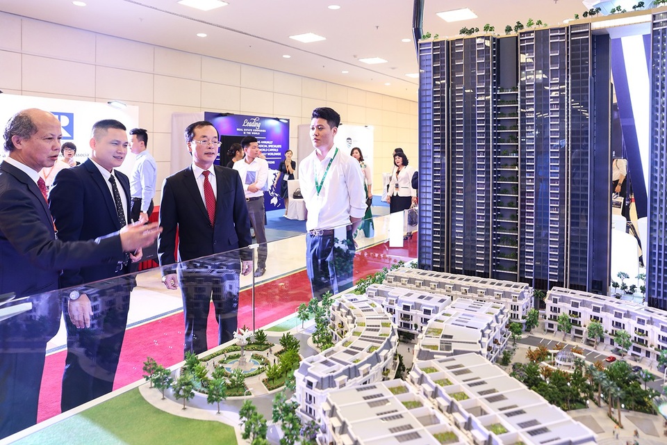 BĐS ứng dụng công nghệ 4.0 của Sunshine Group xuất hiện ấn tượng tại Hội nghị quốc tế IREC 2018 - 1 Bộ Trưởng Bộ Xây dựng Phạm Hồng Hà đánh giá cao BĐS 4.0 của Sunshine Group.