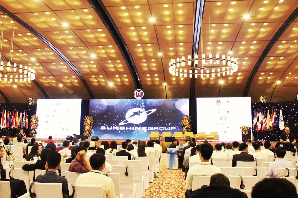 BĐS ứng dụng công nghệ 4.0 của Sunshine Group xuất hiện ấn tượng tại Hội nghị quốc tế IREC 2018 - 2 Hội nghị Bất động sản quốc tế IREC 2018 đã chính thức khai mạc vào sáng ngày 6/9/2018. Đây là sự kiện tầm cỡ quốc tế và có ảnh hưởng quan trọng trong lĩnh vực bất động sản Việt Nam.