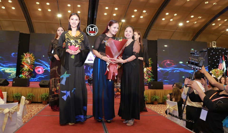 “Hồn Việt”- Bộ sưu tập áo dài đầy tinh tế - 5 “Hồn Việt”- Bộ sưu tập áo dài đầy tinh tế - 5