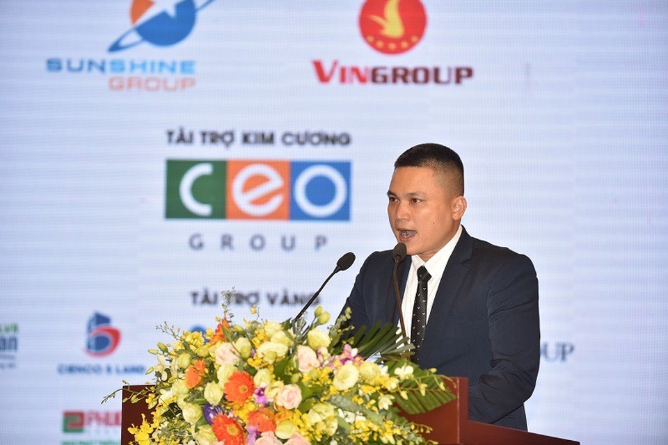 BĐS ứng dụng công nghệ 4.0 của Sunshine Group xuất hiện ấn tượng tại Hội nghị quốc tế IREC 2018 - 5 Cũng trong buổi lễ khai mạc, ông Lê Nhỏ, Phó TGĐ Tập đoàn Sunshine - Nhà tài trợ đồng hành cùng sự kiện, đã đại diện cho các doanh nghiệp Việt Nam phát biểu chào mừng Hội nghị. Ông Nhỏ nhấn mạnh: Đây chính là thời cơ để doanh nghiệp Việt áp dụng các thành tựu của cuộc Cách mạng công nghiệp 4.0 vào bất động sản, là cơ hội để Việt Nam có thể hiện thực hoá phương châm “đi tắt đón đầu” trước các thành quả do khoa học công nghệ mang lại.