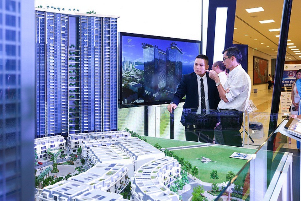 BĐS ứng dụng công nghệ 4.0 của Sunshine Group xuất hiện ấn tượng tại Hội nghị quốc tế IREC 2018 - 8 Tại không gian trưng bày trước phòng hội nghị, các quan khách biết đến Sunshine Group với các chuỗi dự án BĐS trải dài từ Bắc vào Nam, cũng như có cái nhìn đầy đủ về 4 dòng sản phẩm mà tập đoàn đang đầu tư và phát triển thành công.