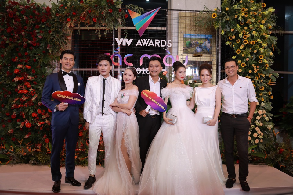 Cầu thủ điển trai U23 Việt Nam khiến dàn BTV VTV ngẩn ngơ trên thảm đỏ - 5 Dàn sao phim Ngày ấy mình đã yêu cùng đạo diễn Khải Anh.
