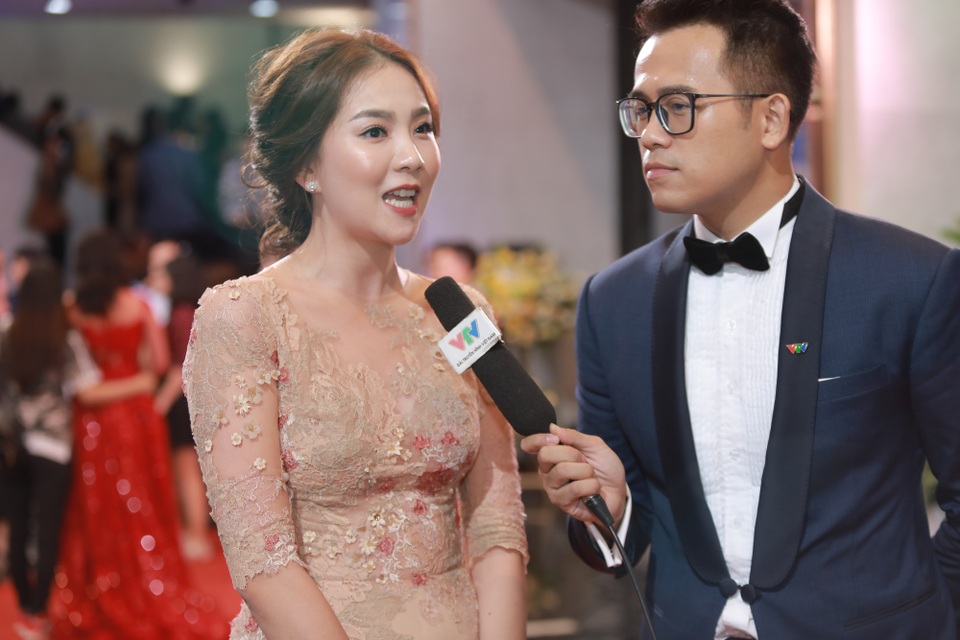 Cầu thủ điển trai U23 Việt Nam khiến dàn BTV VTV ngẩn ngơ trên thảm đỏ - 8 MC Mai Ngọc.