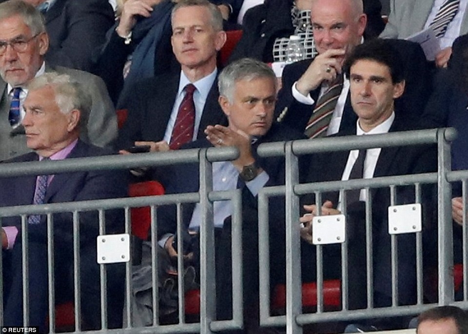 Những khoảnh khắc De Gea tỏa sáng trong ngày Tây Ban Nha hạ Anh - 1
HLV Mourinho có mặt trên sân Wembley để dự khán trận đấu này