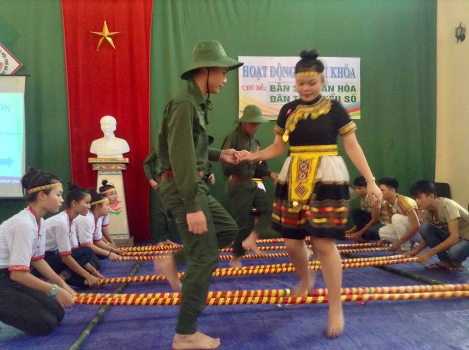Ngôi trường có học sinh đến từ 10 dân tộc thiểu số theo học - 2 Các em được giao lưu, tìm hiểu những nét văn hóa về các dân tộc khác nhau