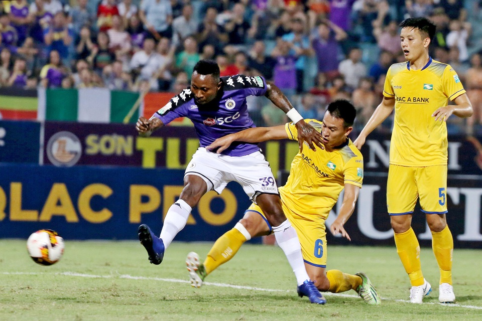 Đánh bại SL Nghệ An, Hà Nội vô địch V-League sớm 5 vòng đấu - 2
CLB Hà Nội giành chiến thắng 2-0 để lên ngôi vô địch V-League sớm - Ảnh: Gia Hưng