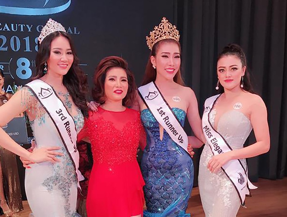 Hoàng Y Nhung đăng quang Hoa hậu Sắc đẹp toàn cầu 2018 - 1 Với câu trả lời thuyết phục, Hoàng Y Nhung đã giành được ngôi vị cao nhất, đăng quang Hoa hậu Sắc đẹp toàn cầu - Miss Beauty Global 2018. Á hậu 1 thuộc về thí sinh Nguyễn Thanh Huyền, và Á hậu 2 thuộc về thí sinh Dương Yến Phi.