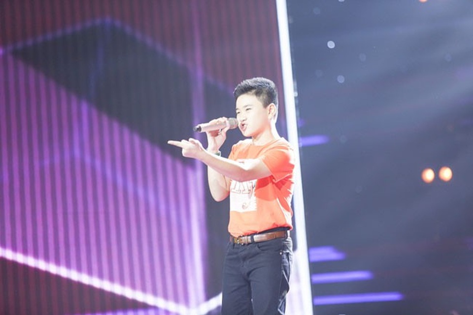 Con gái Lưu Hương Giang lên sân khấu cùng bố mẹ - 8 Minh Nguyên.