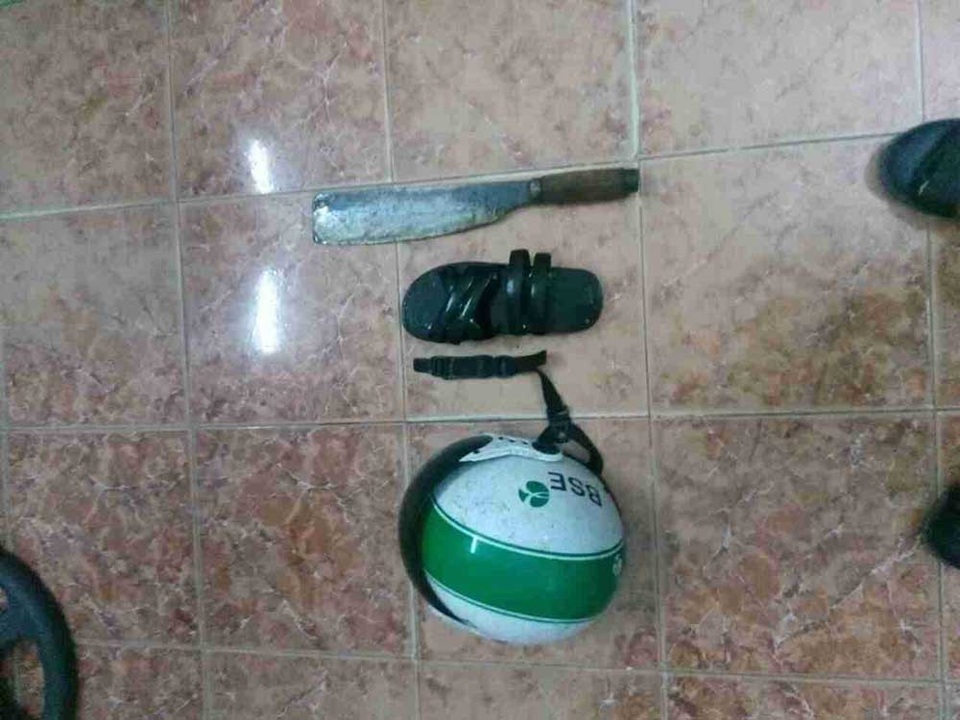 Sợ lộ chuyện ngoại tình nên hoang báo bị cướp - 2
Hung khí công an thu giữ