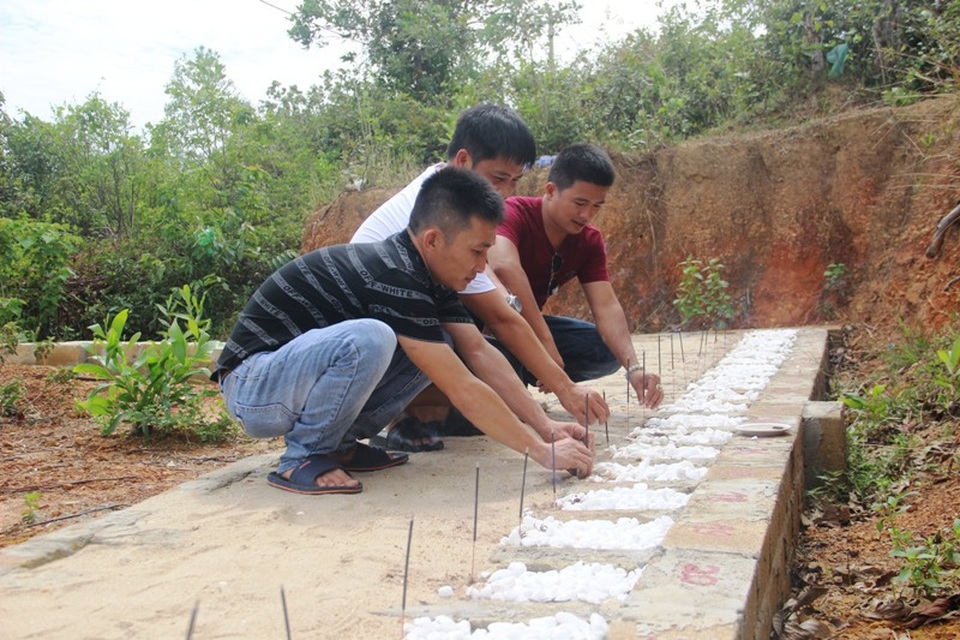 Ba chàng trai trẻ tình nguyện lập nghĩa trang chôn cất các hài nhi xấu số - 6 Ba chàng trai trẻ chung tâm ý làm thiện nguyện