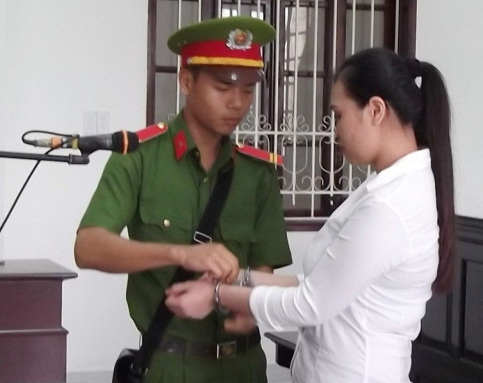 Vợ chồng hờ lừa đảo qua mạng xã hội chiếm đoạt 2,6 tỷ đồng - 1 Bị cáo Lê Thị Bé tại phiên xét xử.
