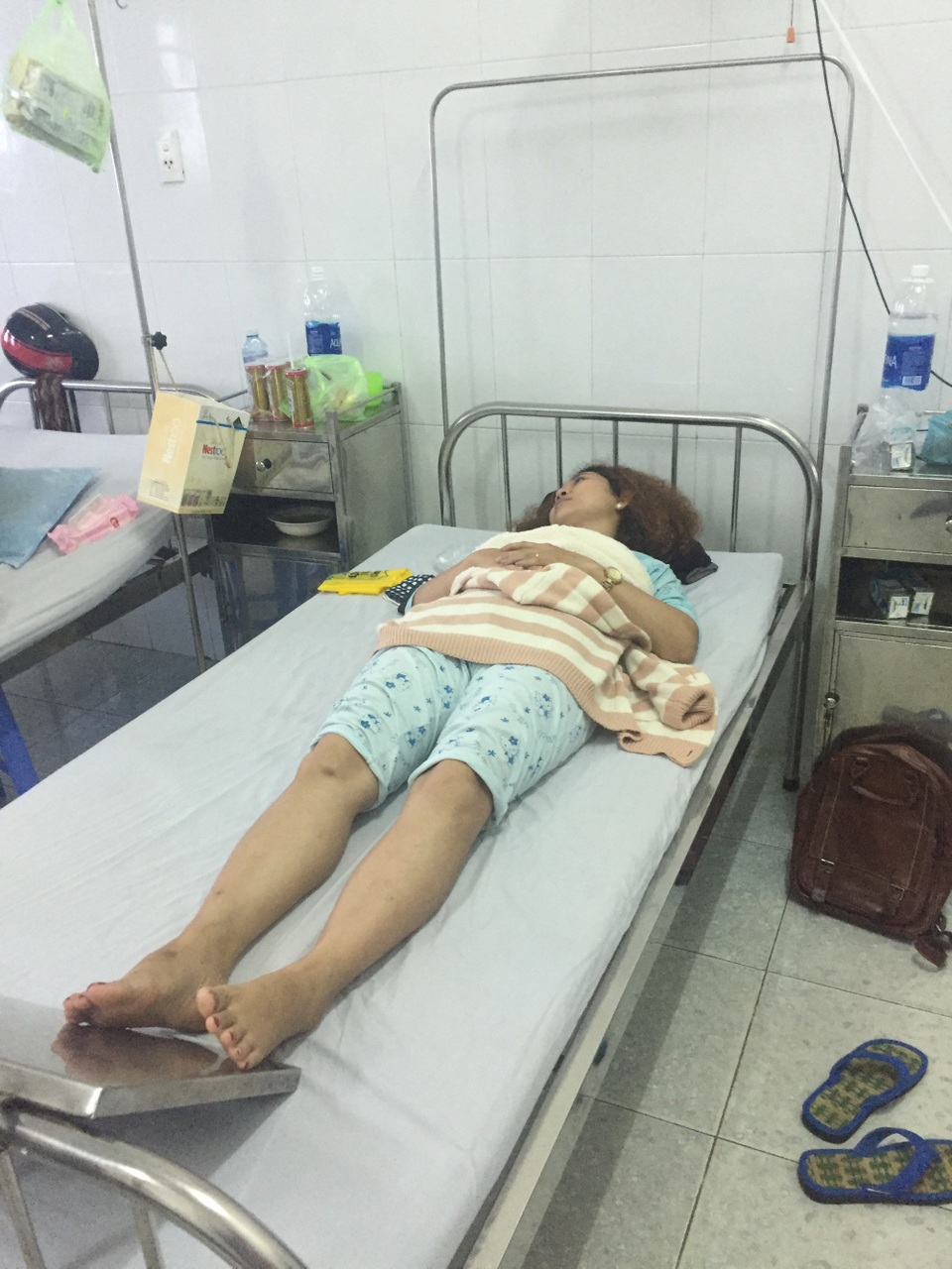 Cách chức Bí thư xã đánh vợ nhập viện - 1 Chị H. tố bị chồng đánh phải nằm điều trị tại bệnh viện